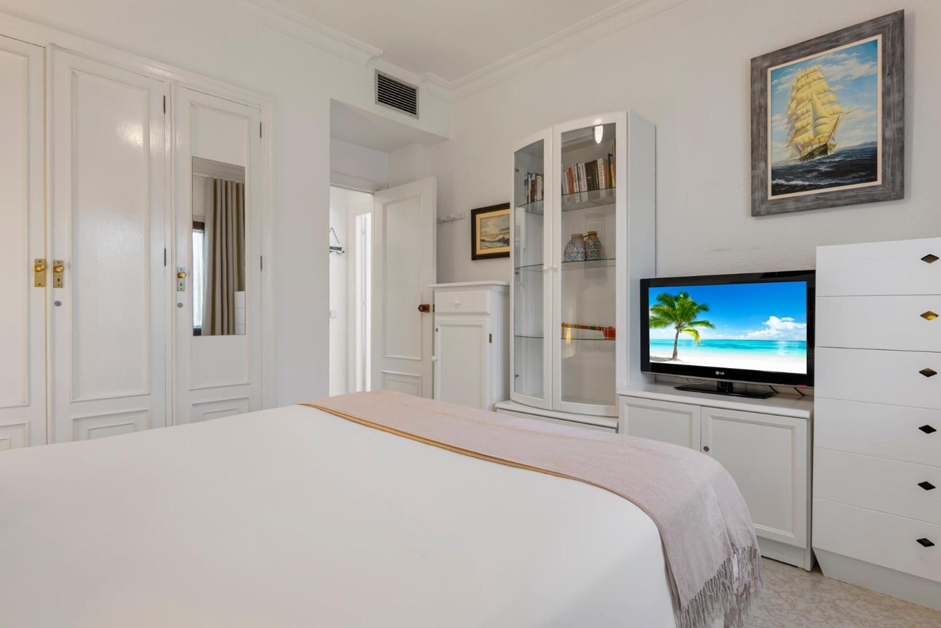 1 Bedroom In Andalucia Del Mar - Puerto Banus